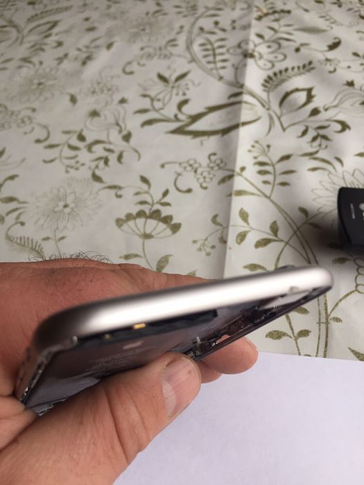 Продавам заден корпус от iPhone 6