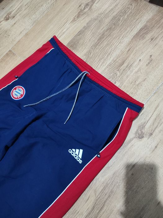 Pantaloni Adidas Bayern München vintage anii 2000 mărimea L