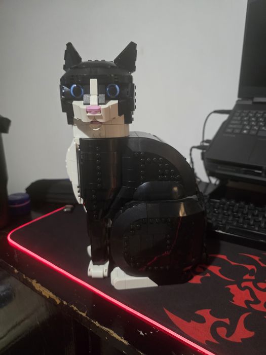 Lego Tuxedo Cat #21349