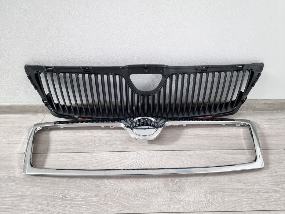 Grila cromata capota motor  Skoda Octavia 2 2004-2008
