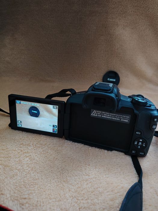 Canon EOS R50 + obiectiv RF-S 18-45mm, ca nou