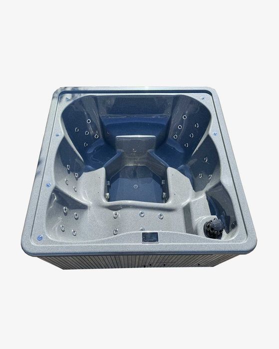 Ciubar jacuzzi patrat NOMAD