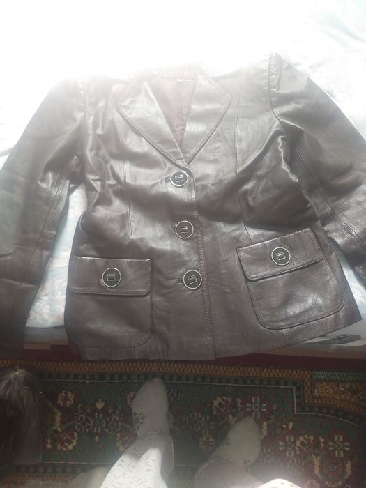 Тоза кожали аёллар кастюми