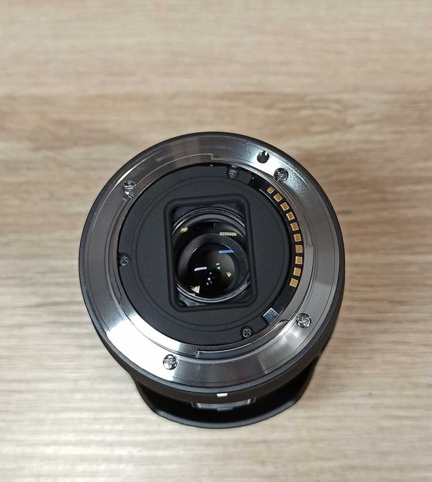 Обектив Sony E 18-135mm f/3.5-5.6 OSS