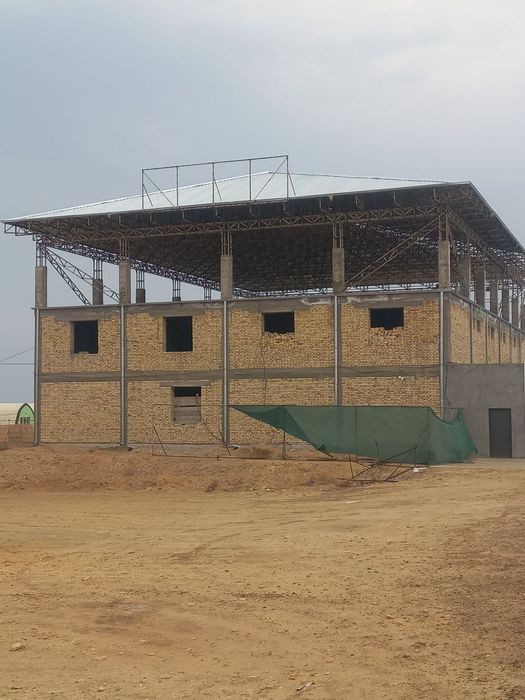 Том Навес Парник курамиз