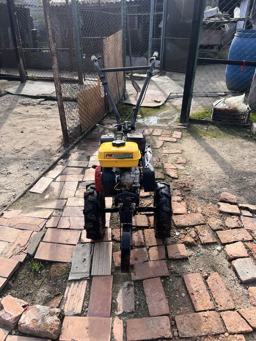 Motocultor cu remorcă