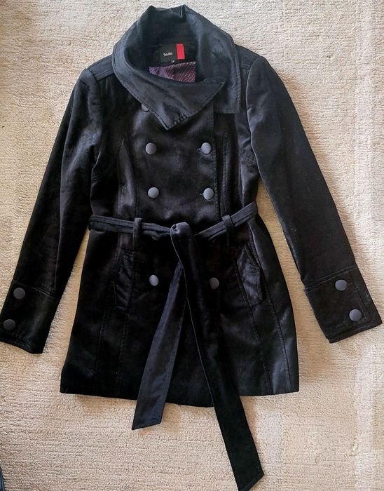 Дамски якета и връхни сака размер М в отлично състояние