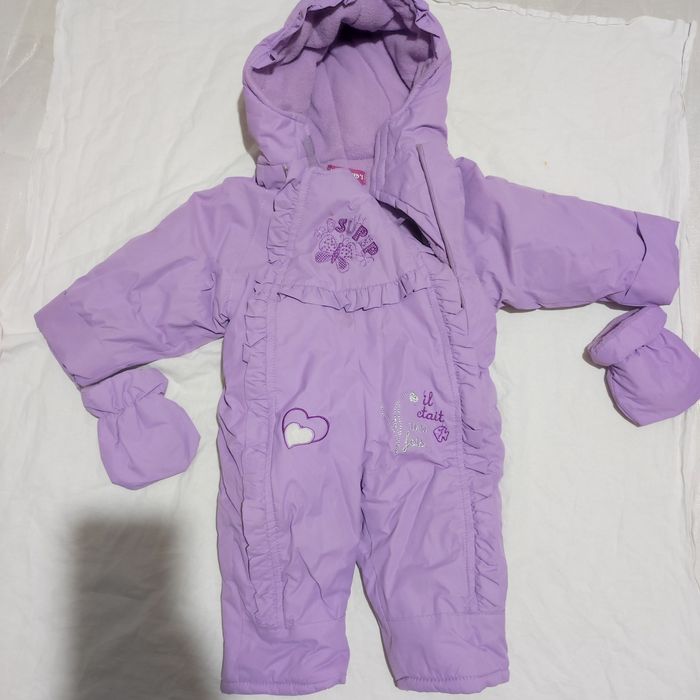 Vând combinezoane diferite dimensiuni