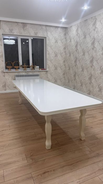Продам стол для гостинной