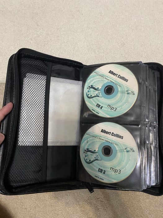 Продам сумку для компакт-дисков (вмещает 80 дисков)