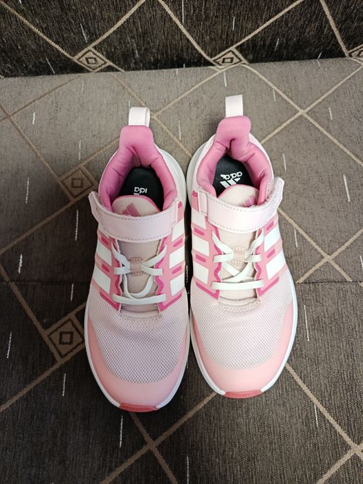 Adidași.   Adidas