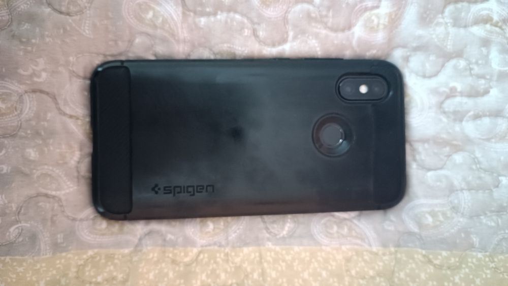 Телефон Xiaomi Mi 8 Pro