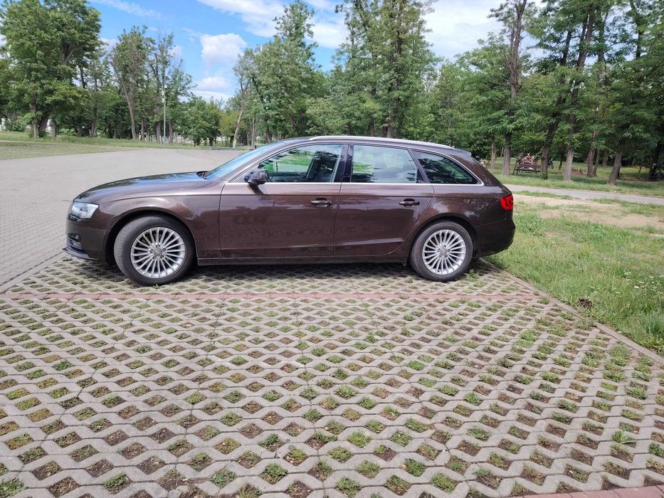 AUDI inscris A4 Avant B8 Facelift 2.0 TDI + 8 roti Alu