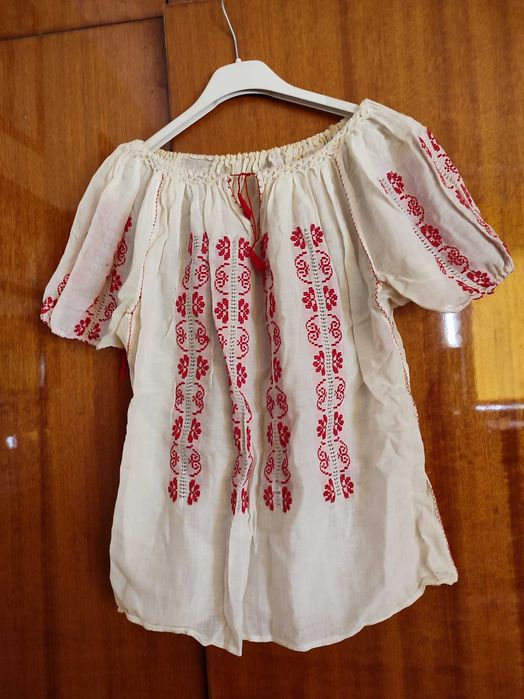 Продавам битови дрехи и тъкани