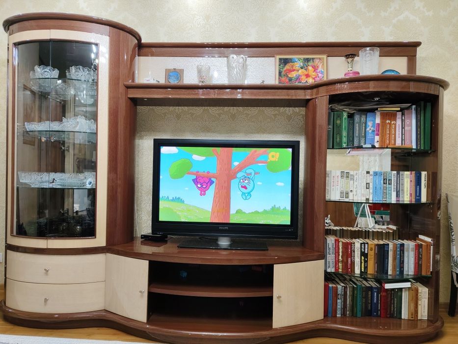 Срочно! Продаю стенку для гостинной