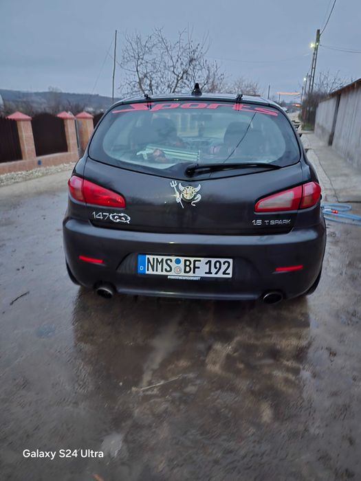 Vând Alfa Romeo 147
