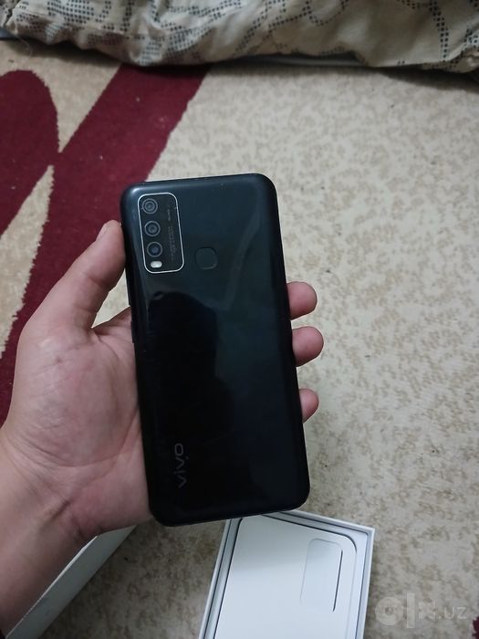 Vivo Y30 // 64 sotiladi