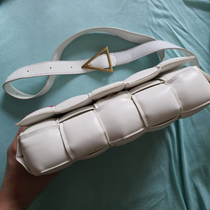 Geanta Bottega Veneta alba padded cassette