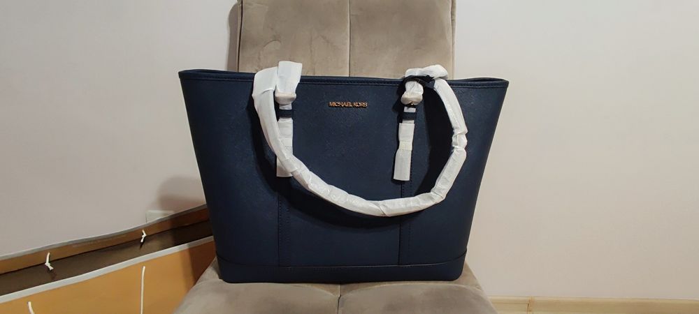 Продавам Оригинална чанта Michael Kors