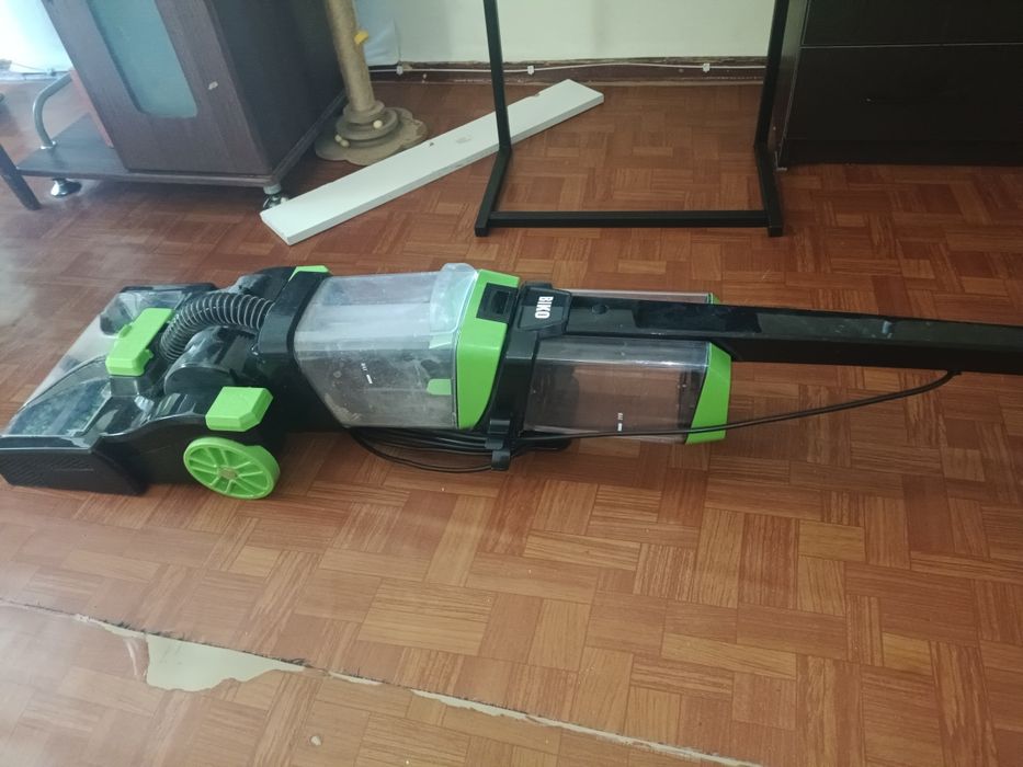 Моющий пылесос работает от розетки