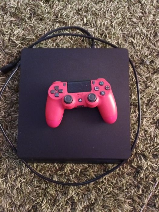 Vând   PS  4,   1 T