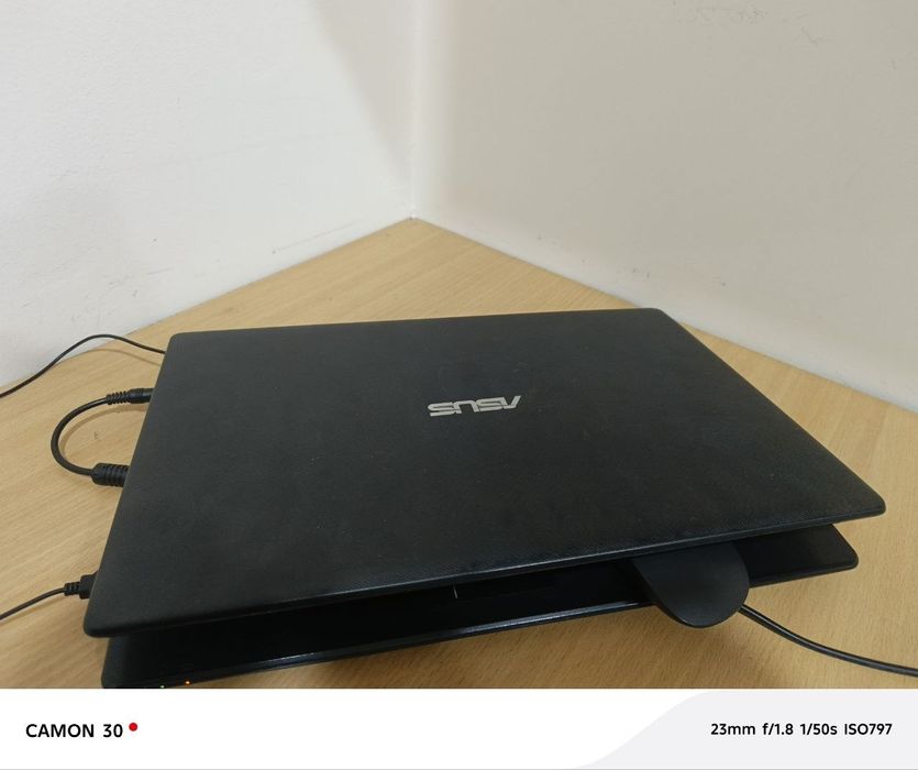 Asus noutbuk sotiladi