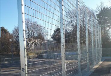 Garduri și porti din plasa bordurată