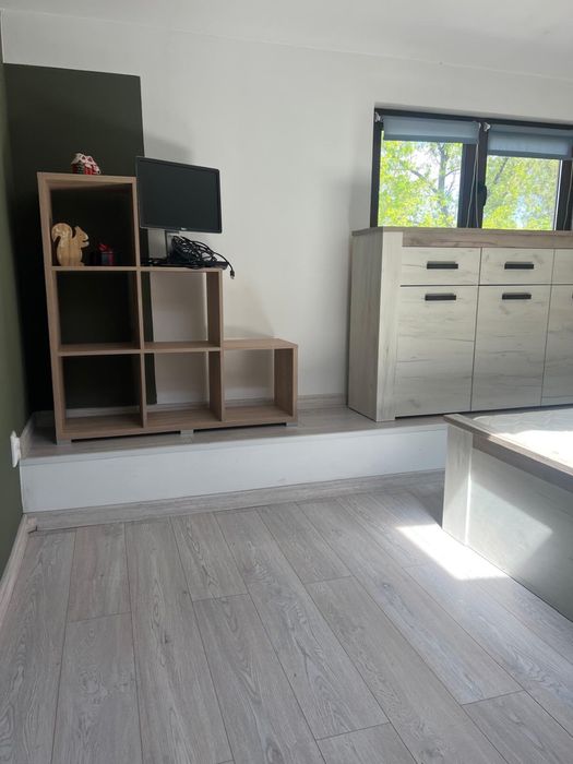 Inchiriez apartament zona Podu Ros