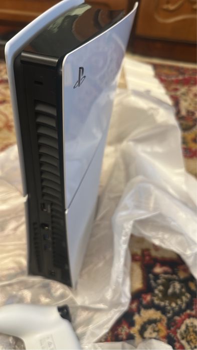 vand Ps5 slim digital 1tb nou