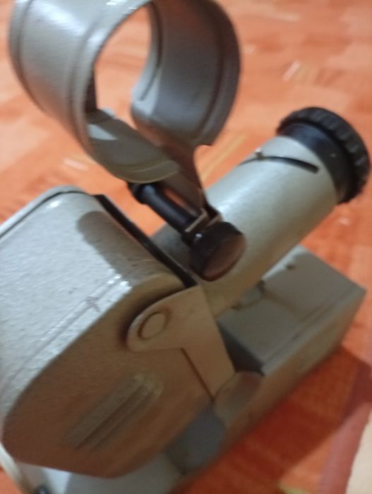 Продавам киноапаратче