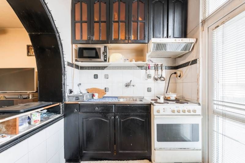 Ексклузивен втори етаж от четириетажна тухлена къща за продажба, с гол