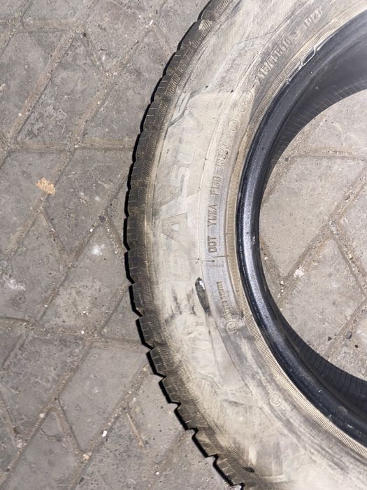 2 Покрышки зима  215/65/16