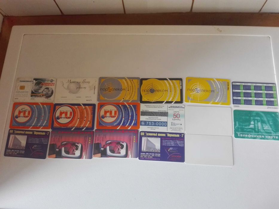 Две стари дърводелски рендета и лот фонокарти.