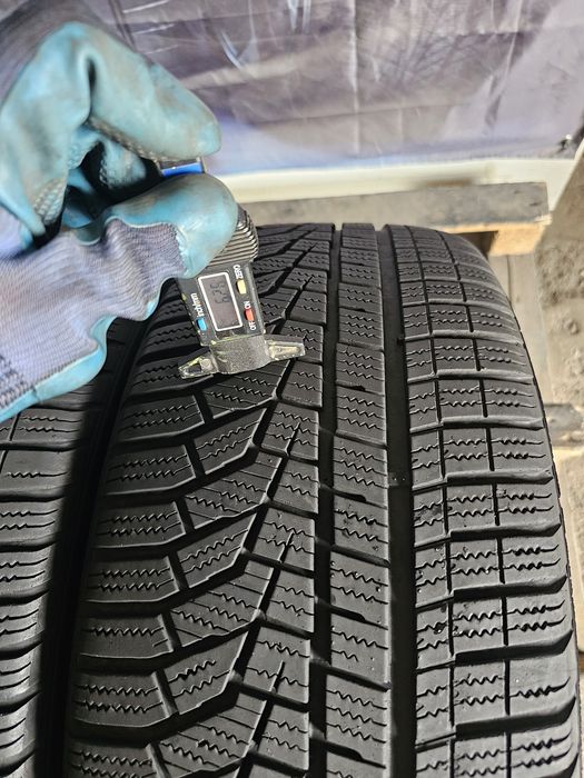 2 anvelope iarna 215 45 18 Hankook 6.2mm