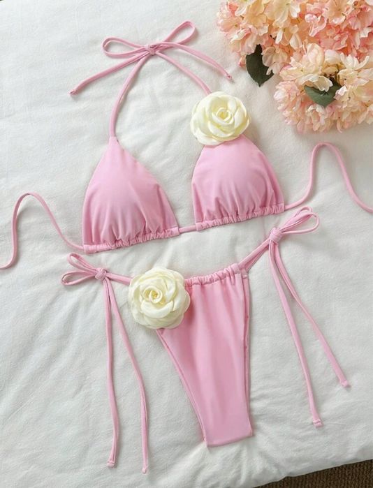 Бански с ефект от 3D рози