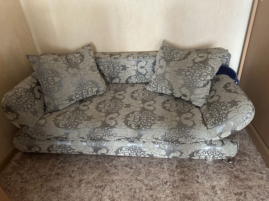 Продаю диван 1.9м б/у