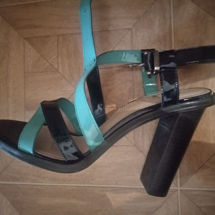 Босоножки женские