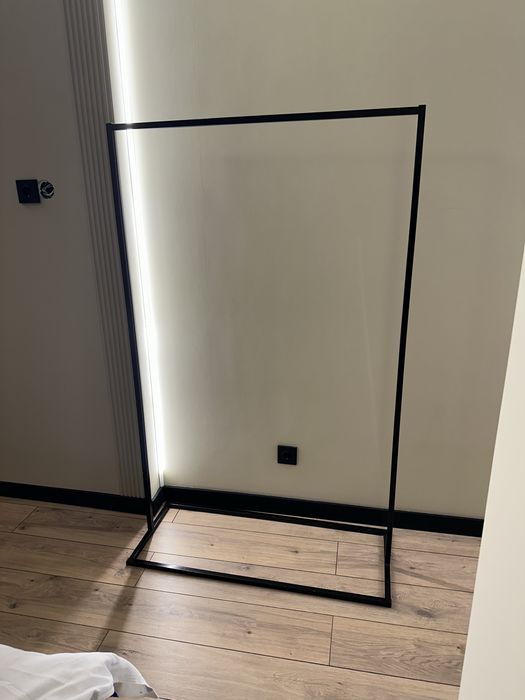 Вешало рейл для вещей