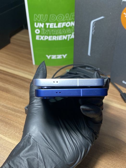 Samsung Galaxy s25• 128 GB •Navy / Icy Blue