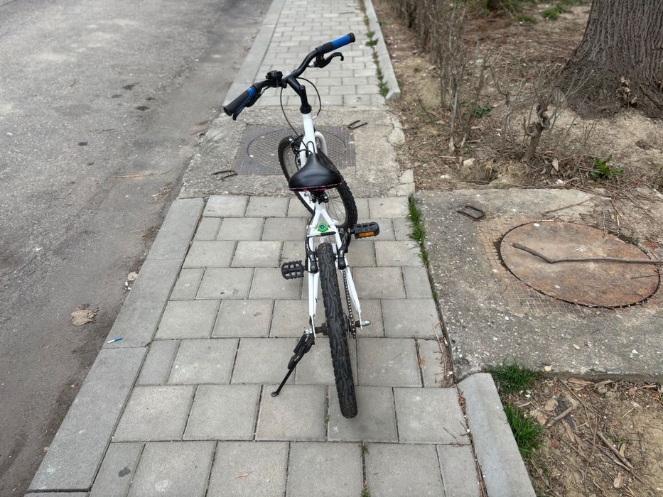 Bicicleta  alba noua Btwin folosita doar de proba tinuta in boxa