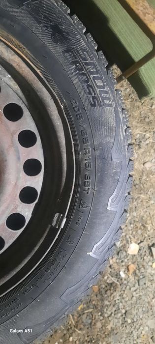 Продаю шины с дисками 205/65 r15