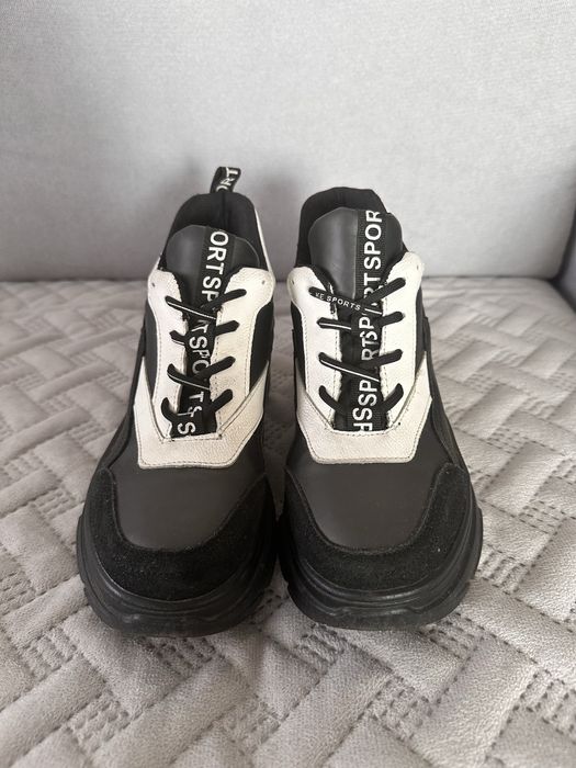 Продам кроссовки