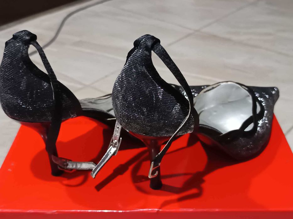 Елегантни обувки  37/38/ ном , черно - сребърно