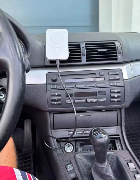 Безжично зарядно и стойка за кола Magsafe Бяло