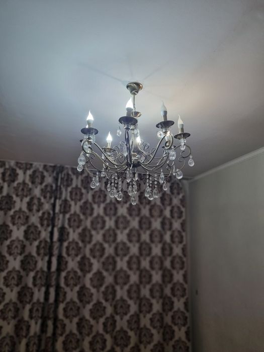 Продам люстры комнатные