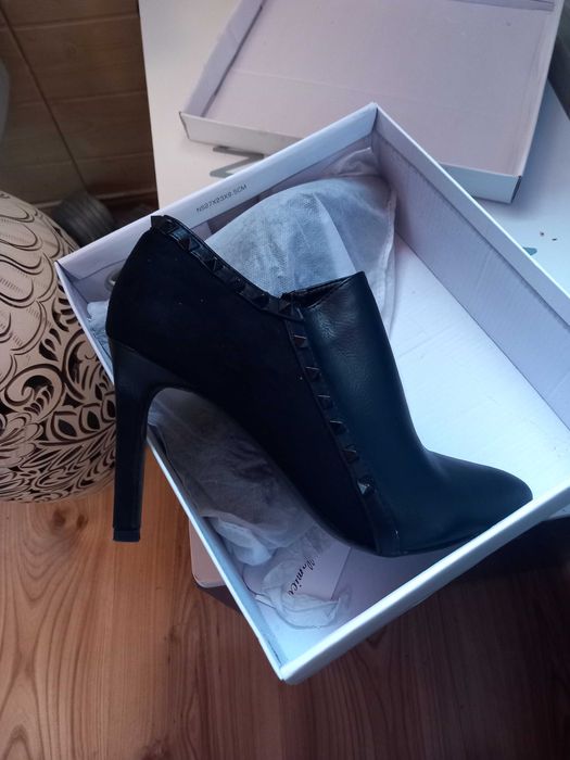 Дамски черни боти