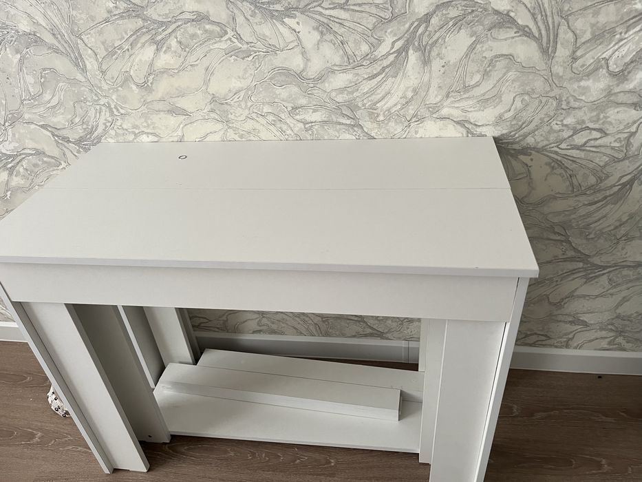 Стол трансформер 20 шт стульясымен сатылады.