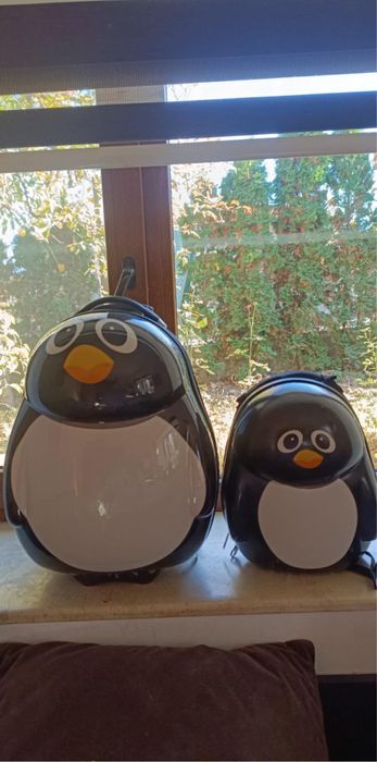 Черна малка раница