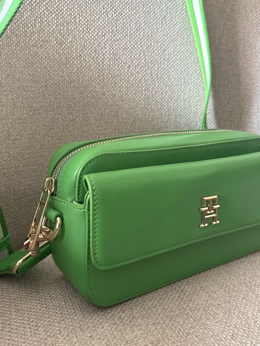 Tommy Hilfiger чанта