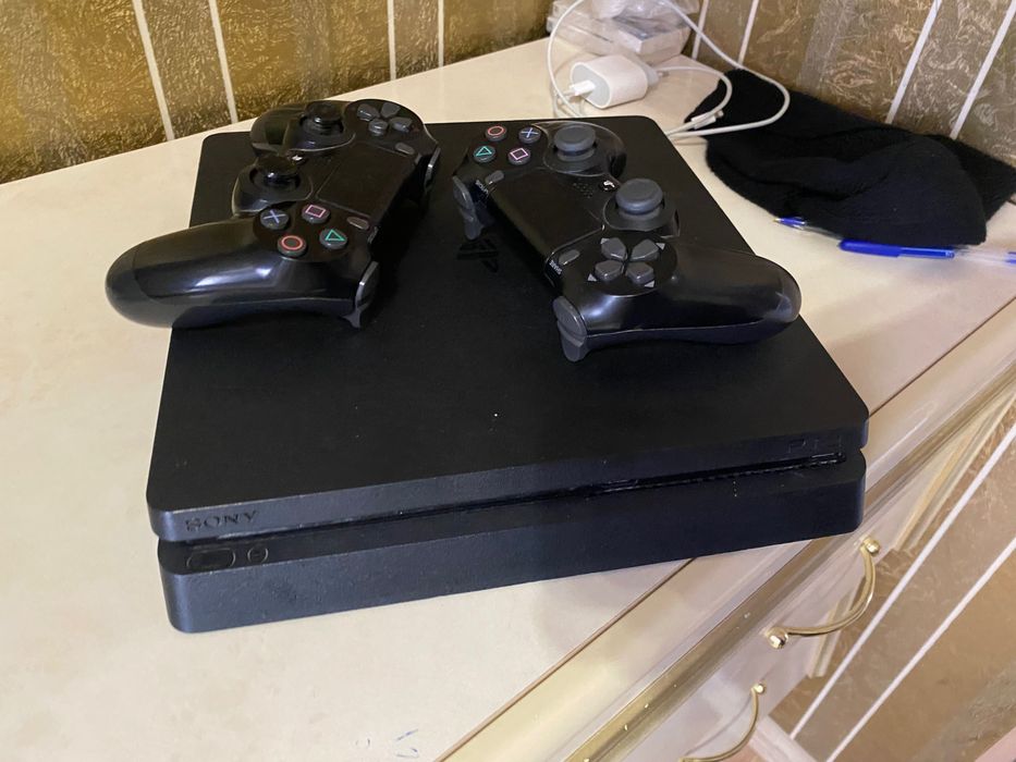 PlayStation4 slim 1tb